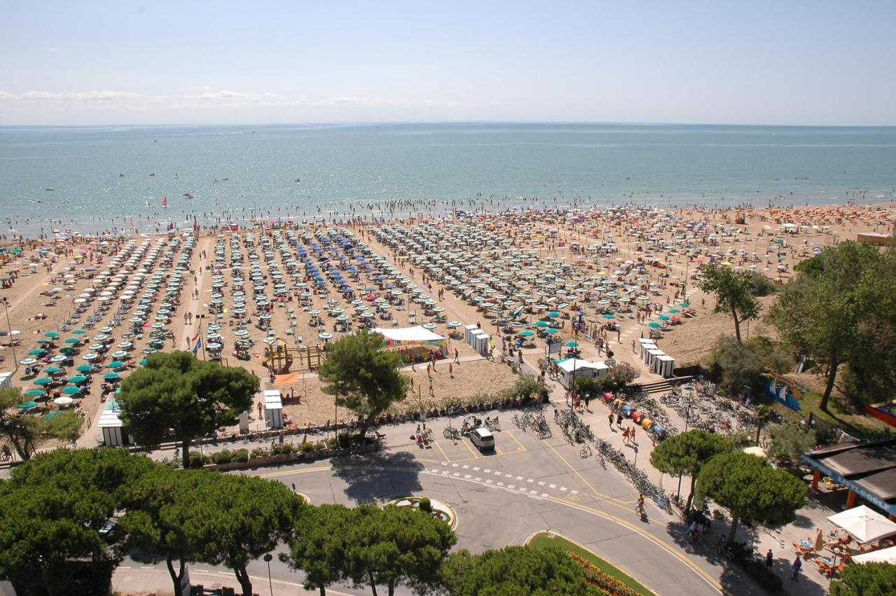Appartamenti Vacanza Albatros Lignano Sabbiadoro Exteriör bild