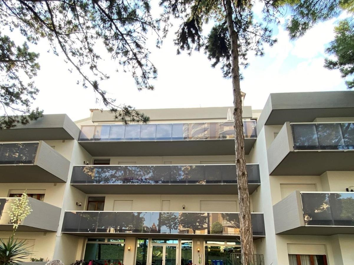 Appartamenti Vacanza Albatros Lignano Sabbiadoro Exteriör bild