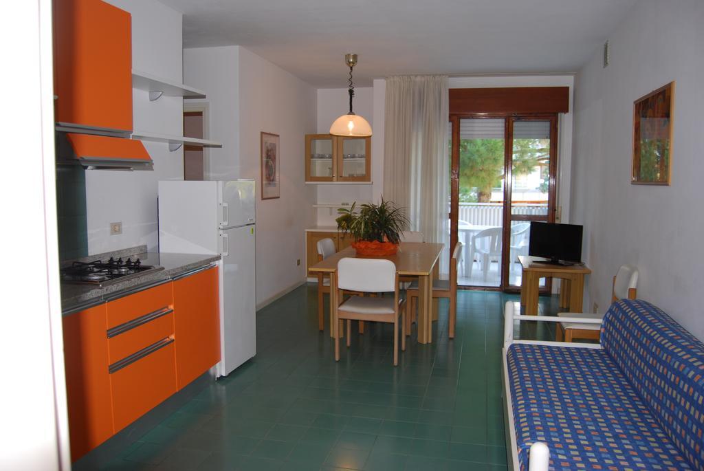 Appartamenti Vacanza Albatros Lignano Sabbiadoro Exteriör bild