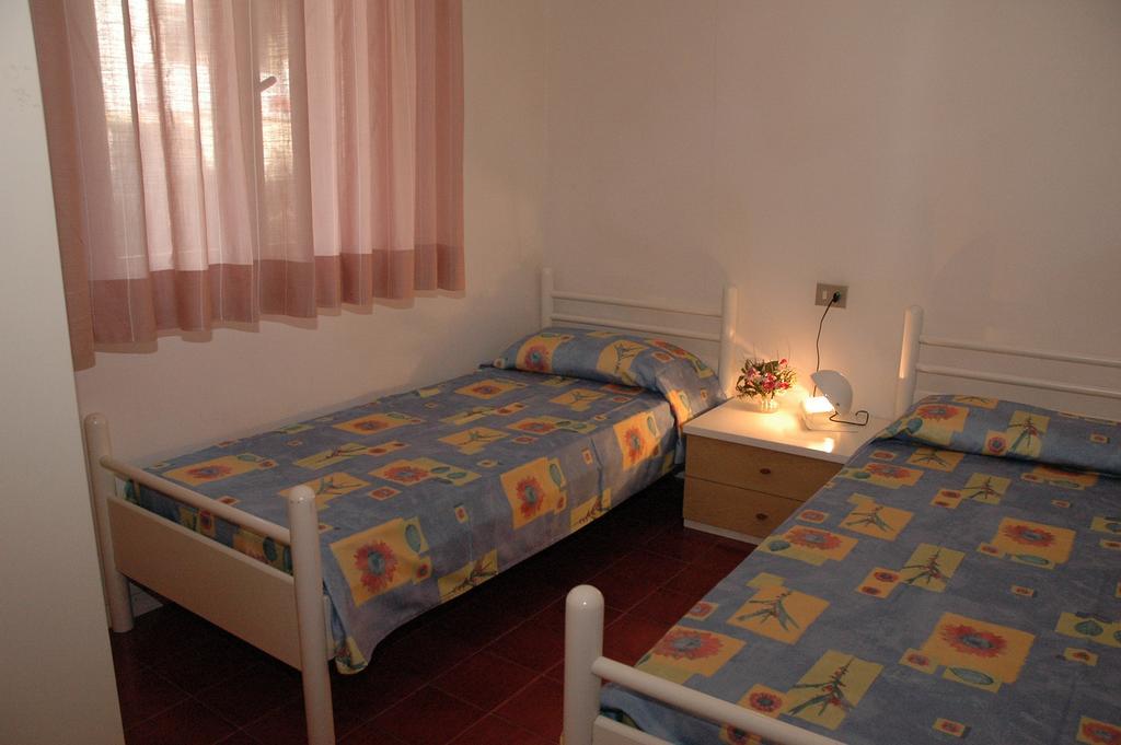 Appartamenti Vacanza Albatros Lignano Sabbiadoro Exteriör bild