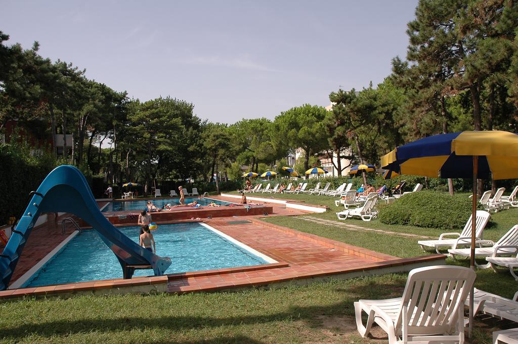 Appartamenti Vacanza Albatros Lignano Sabbiadoro Exteriör bild