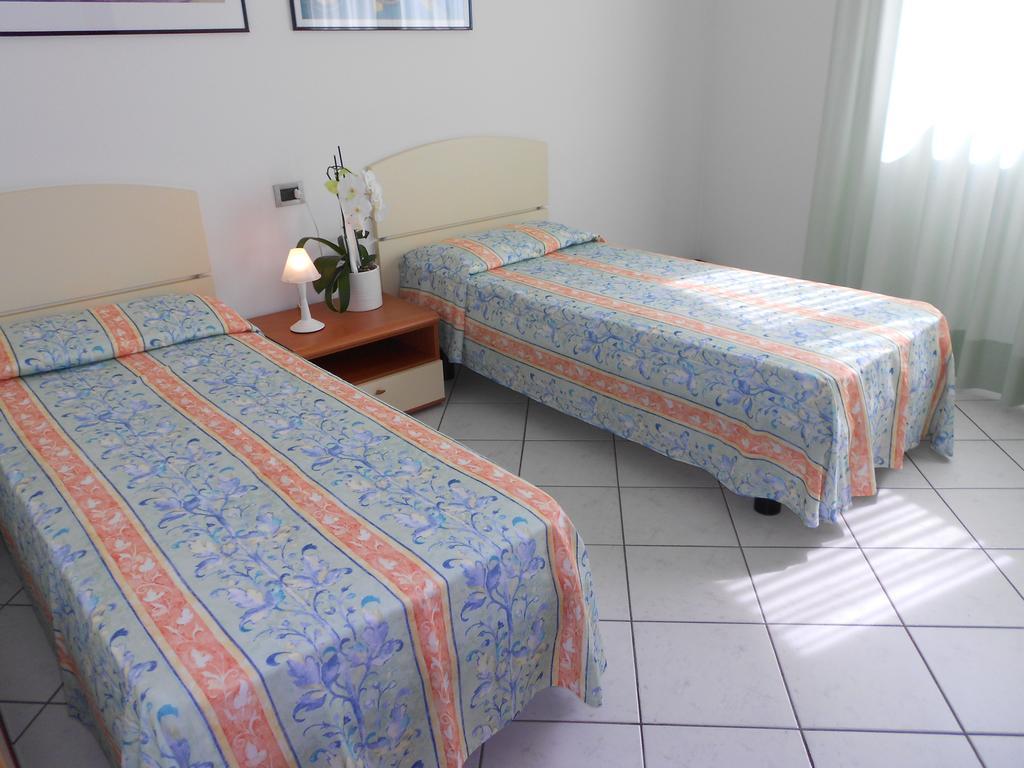 Appartamenti Vacanza Albatros Lignano Sabbiadoro Exteriör bild