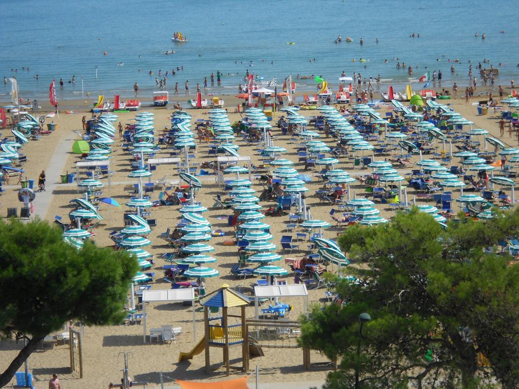 Appartamenti Vacanza Albatros Lignano Sabbiadoro Exteriör bild