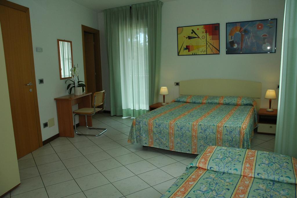 Appartamenti Vacanza Albatros Lignano Sabbiadoro Exteriör bild