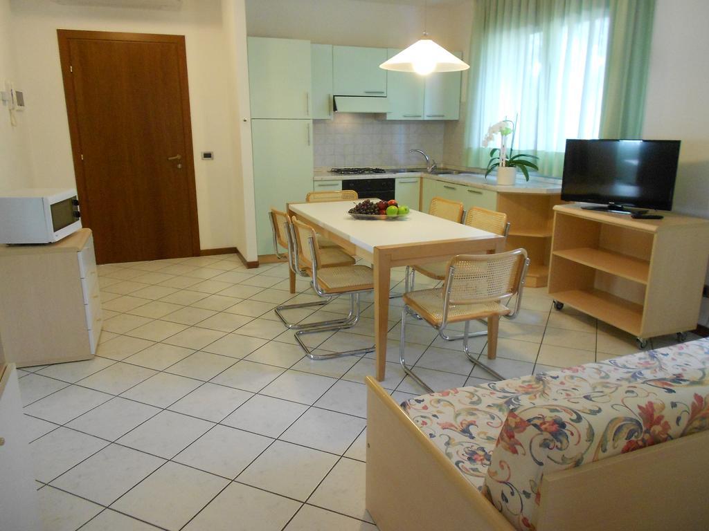 Appartamenti Vacanza Albatros Lignano Sabbiadoro Exteriör bild